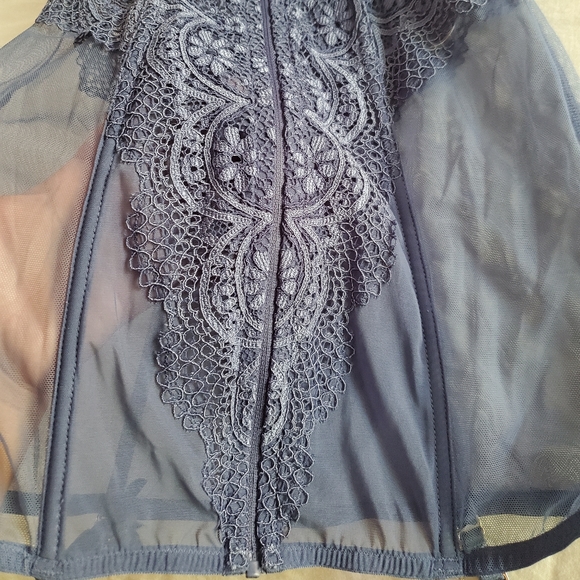 Victoria's secret garter slip - Picture 6 of 13